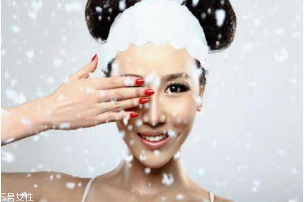 怎么用洗面奶洗脸