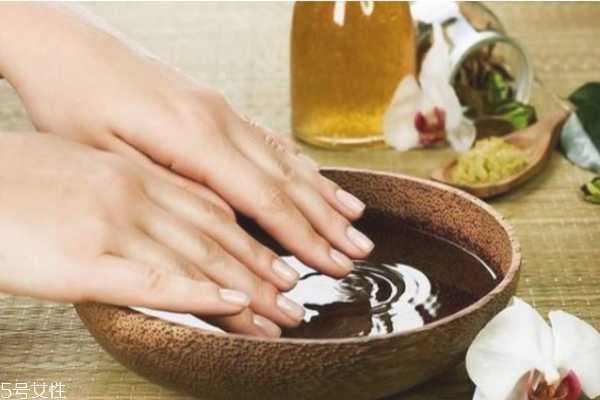 牙膏洗脸美白吗