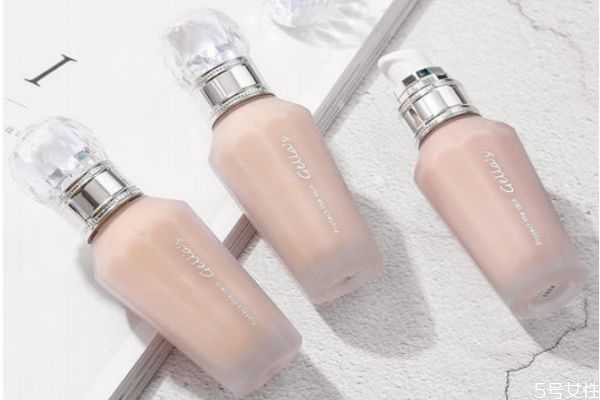 粉底液弄衣服上洗不掉怎么办 粉底液弄衣服上洗不掉怎么办