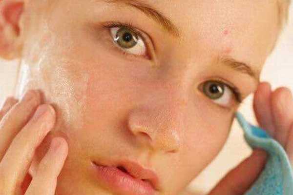 ​mac定妆喷雾使用效果 mac定妆喷雾适合油皮使用吗