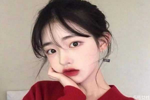 喝水口红不沾杯的方法是什么？口红不沾杯的技巧