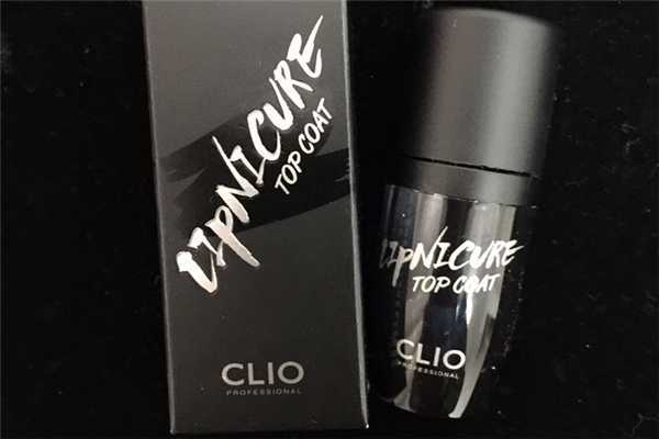 口红雨衣接吻会掉色吗 口红雨衣接吻会掉色吗