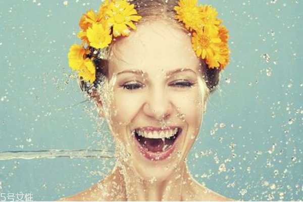 冬天用什么水洗脸最好 冬季洗脸的五大误区