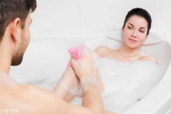 冬天每天洗澡的坏处 冬天每天洗澡的坏处