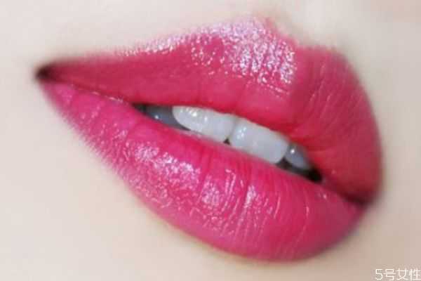 用清水可以卸口红吗？