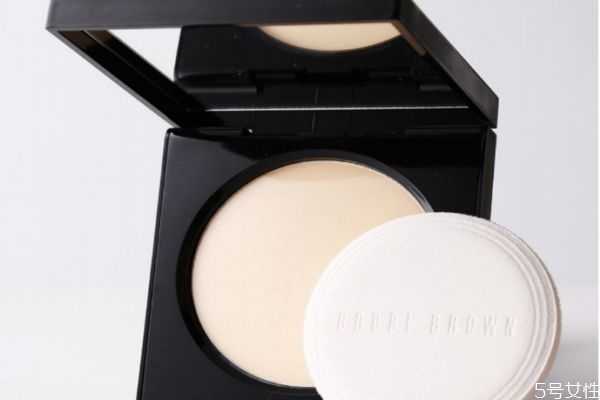 bobbi brown羽柔蜜粉饼怎样？芭比波朗羽柔蜜粉饼好用吗