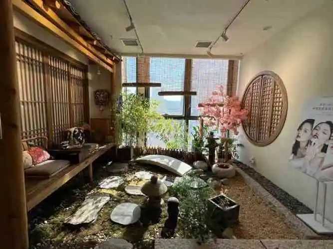 开一家日式整骨店赚钱吗？