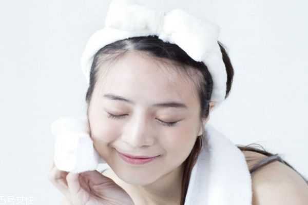 牙膏洗脸能去除黑头吗