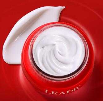 眼霜和面霜的区别 眼霜和面霜可叠加用吗 眼霜和面霜的区别 眼霜和面霜可叠加用吗