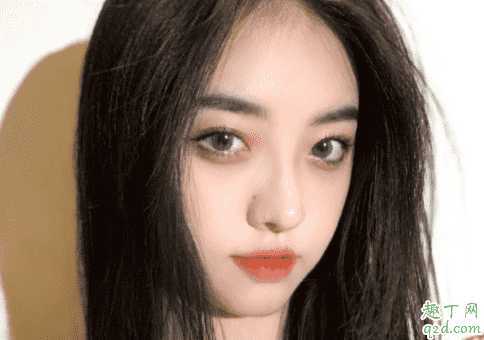 刚洗完头发就有头皮屑是怎么了?洗头后前额一层白头屑怎么办 刚洗完头发就有头皮屑是怎么了?洗头后前额一层白头屑怎么办