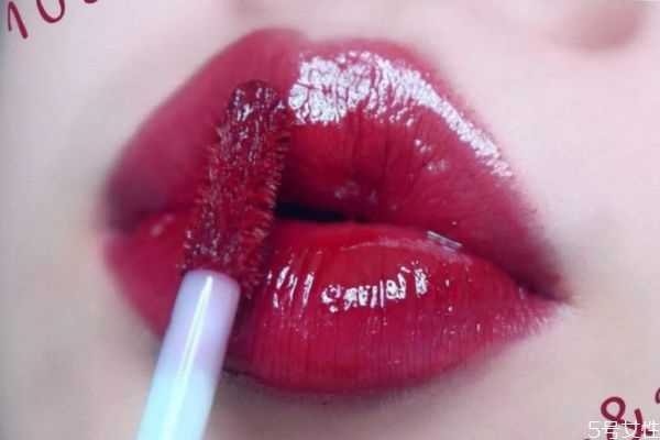 唇釉怎么涂不沾杯？唇釉为什么不沾杯
