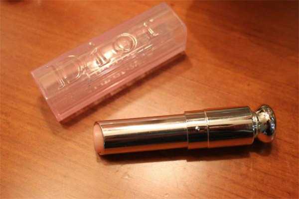 迪奥变色唇膏保质期多久？迪奥变色唇膏过期了还能用吗