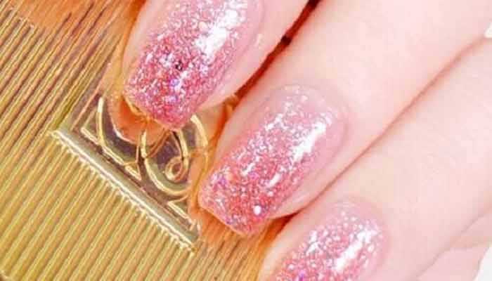 美甲玻璃纸怎么贴 美甲玻璃纸怎么贴