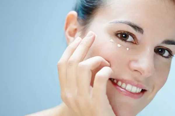 香奈儿奢华精粹眼霜怎么样