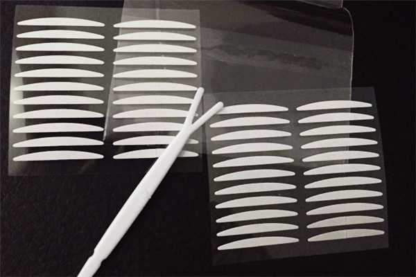 双眼皮贴会导致眼皮松弛吗 双眼皮贴会导致眼皮松弛吗