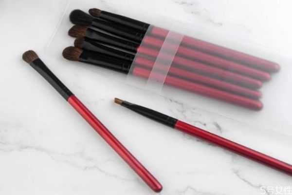 眼影刷要如何清洁？眼影刷用完要洗吗