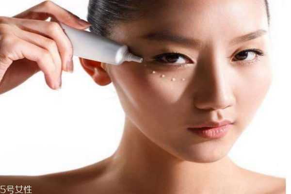 眼霜的成分一般都有什么呢