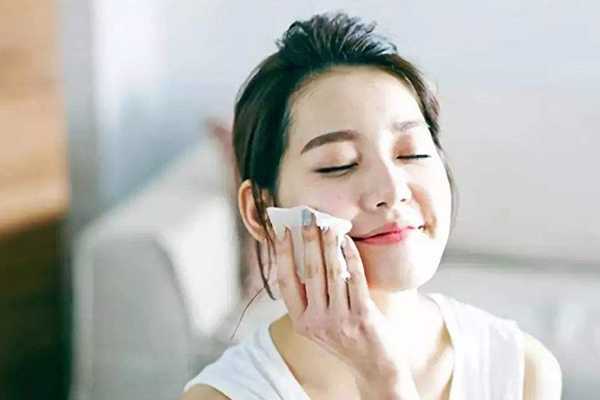 粉底液用洗面奶洗不干净吗 粉底液用洗面奶洗不干净吗