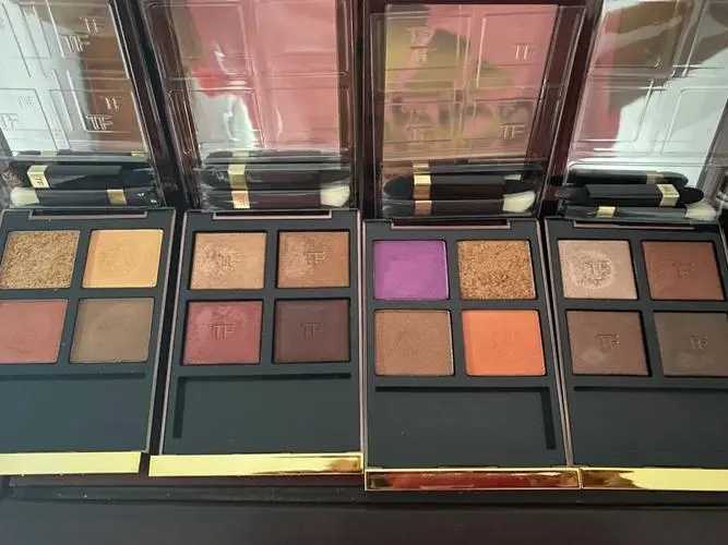 哪个眼影好用不飞粉好上色 哪个眼影好用不飞粉好上色