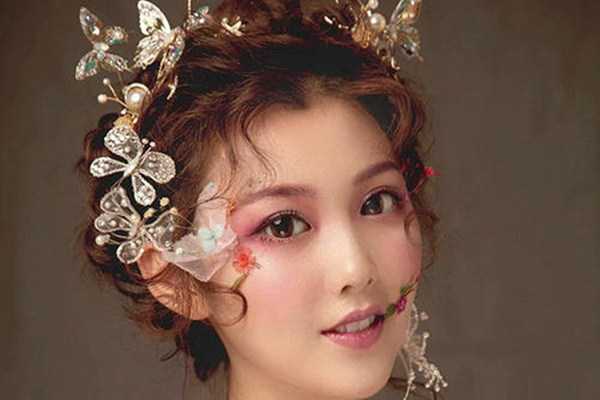 五官扁平的女生怎么化妆好看？五官扁平女生的化妆技巧