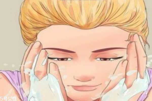 如何去脸上角质层呢 如何去脸上角质层呢