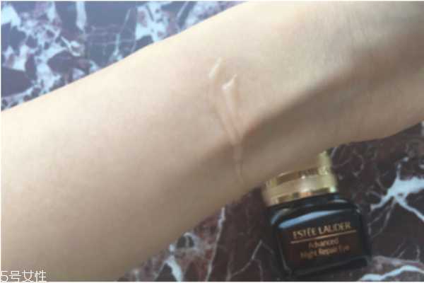 雅诗兰黛小棕瓶眼霜和兰蔻小黑瓶眼霜哪个好 告别熊猫眼