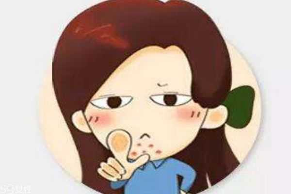 下巴上的白色颗粒是什么