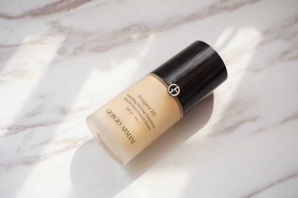 阿玛尼粉底液怎么分辨真假 阿玛尼粉底液怎么分辨真假