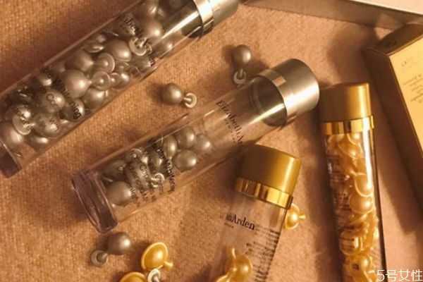 雅顿金胶和小棕瓶能一起用吗？雅顿时空胶囊和小棕瓶对比