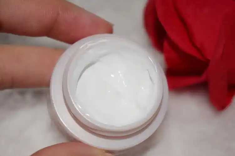 防晒霜和隔离霜有什么区别