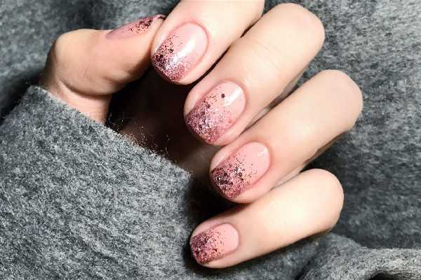 光疗胶和加固胶一样吗 光疗胶和加固胶一样吗