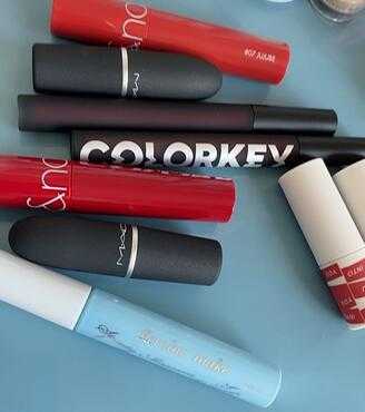 正确涂唇釉的技巧方法