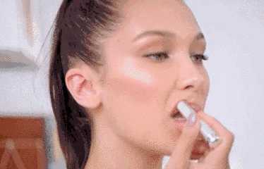 嘴巴厚的人怎么涂口红好看