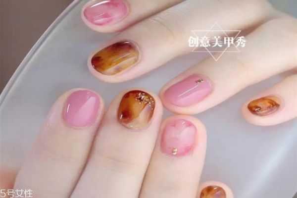 晕染美甲有哪些?线条晕染美甲教程 晕染美甲有哪些?线条晕染美甲教程