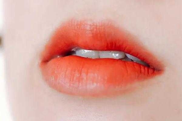 唇纹深是天生都有的吗 唇纹深是天生都有的吗