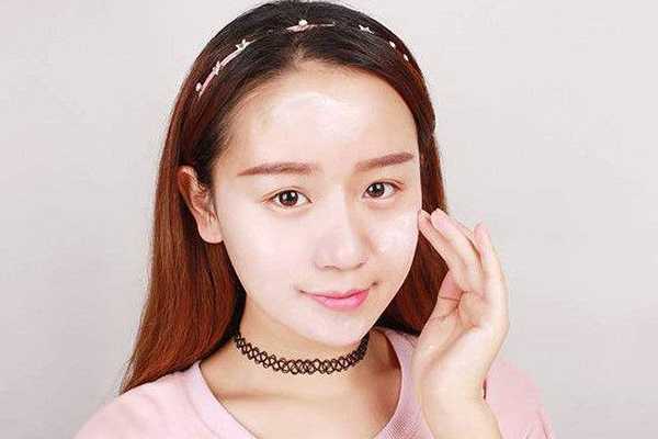 素颜霜和粉底液的顺序