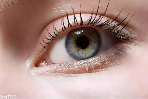 擦眼霜用哪个手指最好