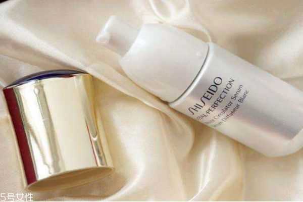 40岁用什么精华液好