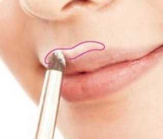 高光在化妆的哪个步骤 高光在化妆的哪个步骤