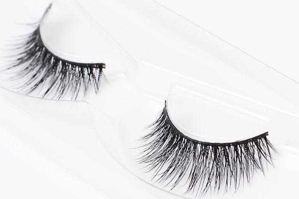 假睫毛要刷睫毛膏吗 假睫毛要天天取下来吗