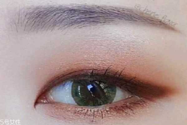 单眼皮用什么颜色眼影？4款适合单眼皮的眼影推荐