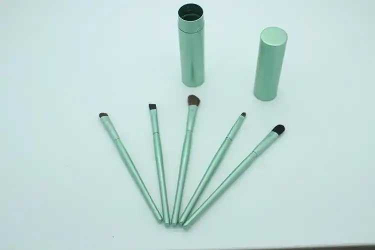 眼线刷的使用方法 眼线刷的使用方法