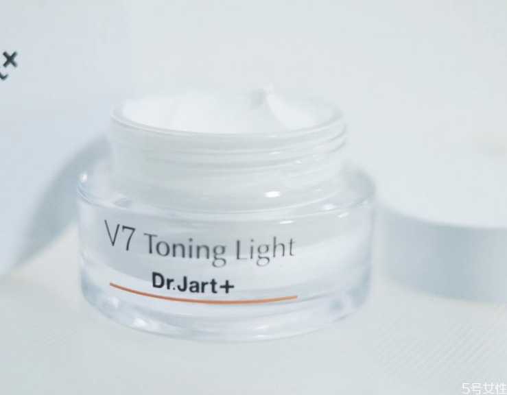 素颜霜可以用清水洗掉吗?素颜霜会不会伤害皮肤 素颜霜可以用清水洗掉吗?素颜霜会不会伤害皮肤