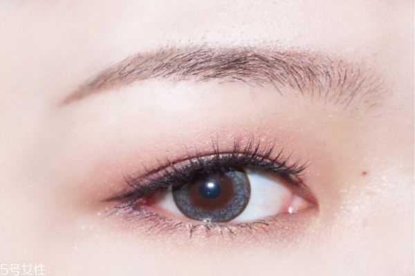 双色眼影怎么画？