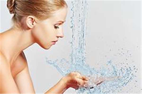 蜂蜜洗脸的好处及危害是什么