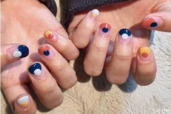 指甲短适合做美甲吗?指甲短做什么款式好看 指甲短适合做美甲吗?指甲短做什么款式好看