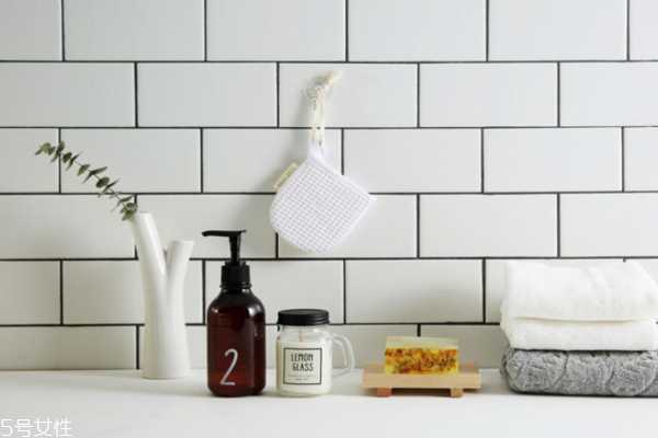 氨基酸沐浴露为什么假滑 氨基酸沐浴露洗不干净的原因