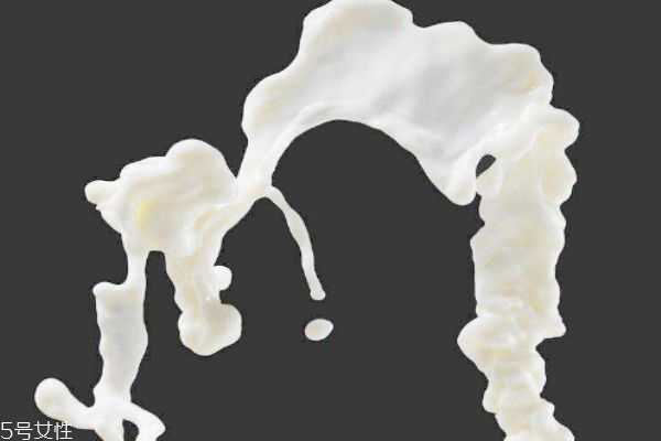 海藻面膜用哪种牛奶好