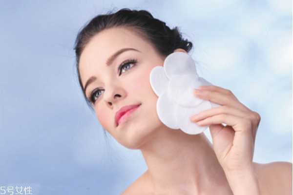 天生皮肤黑怎么全身变白