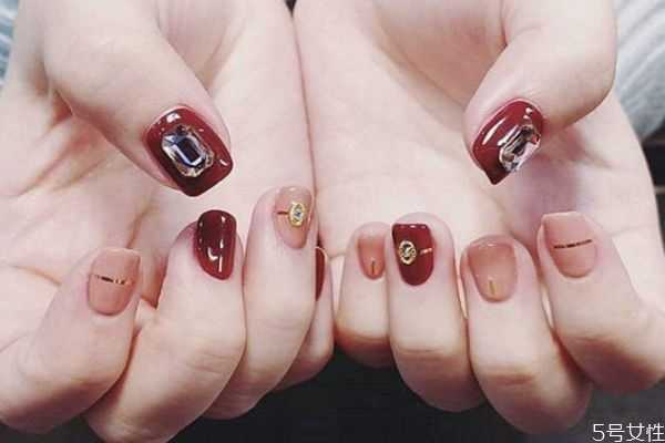 美甲死皮用什么去除 剪死皮和修形状哪个先